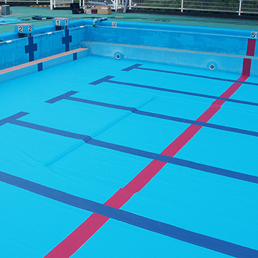 プール底面衝撃吸収層(頭部への衝撃低減層)施工