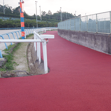 競馬場馬道高強度ゴムチップ舗装