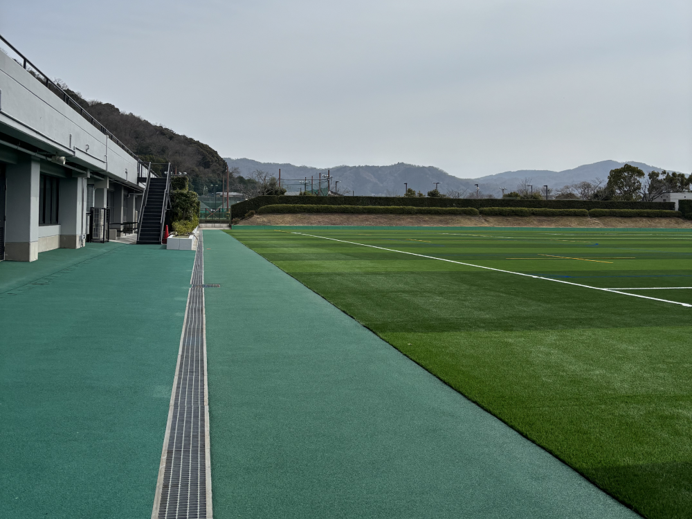 京都府京都市宝が池競技場アウトフィールドゴムチップ舗装